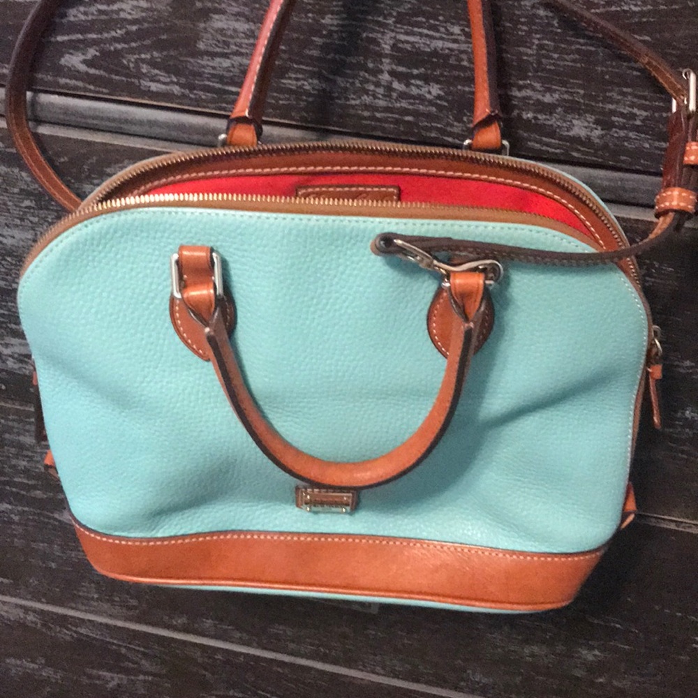 ❤️Beautiful Dooney and Bourke handbag❤️